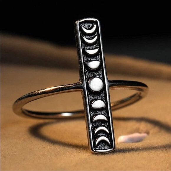 Vintage Moon Phase Minimalist Sterling Silver Ring - Picture 4 of 6
